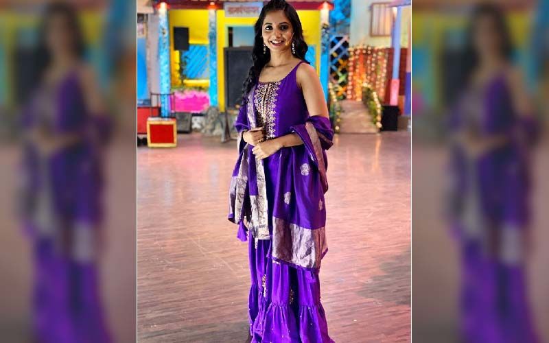 Sayali Sanjeev Dressed Like A Diva In Traditional Attire For Mann Fakiraa Promotions