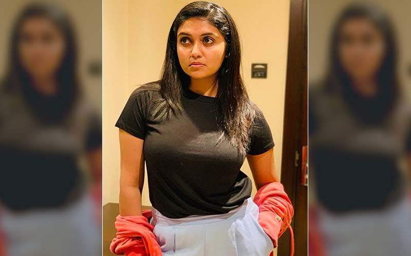 Rinku Rajguru Unleashes The Hotness Diva In Her As She Flaunts Her Mid-riff In A Crop Top