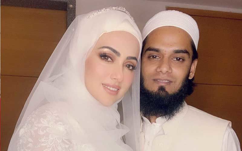 Newlyweds Sana Khan And Husband Anas Sayied Indulge Into Some PDA During Their Honeymoon In Kashmir; Former Actress Leaves A Cute Comment