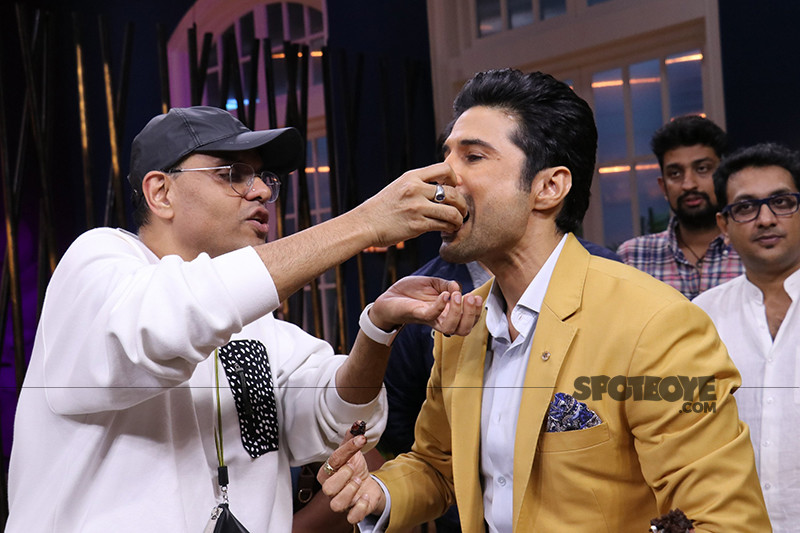 sandip sickand feeds the cake to rajeev khandelwal