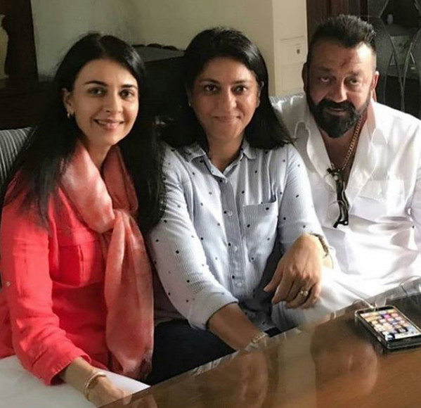 sanjay dutt with sister namrata and priya