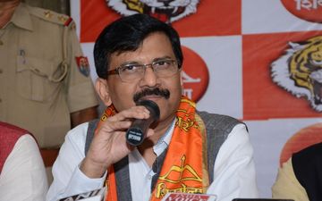 फिल्म ठाकरे पर कोई बैन नहीं लगा सकता: संजय राउत