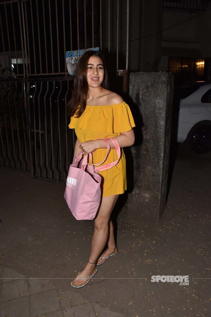 Schoolgirl Shower Porn - Sara Ali Khan's Mustard Off-Shoulder Dress Or Ananya ...