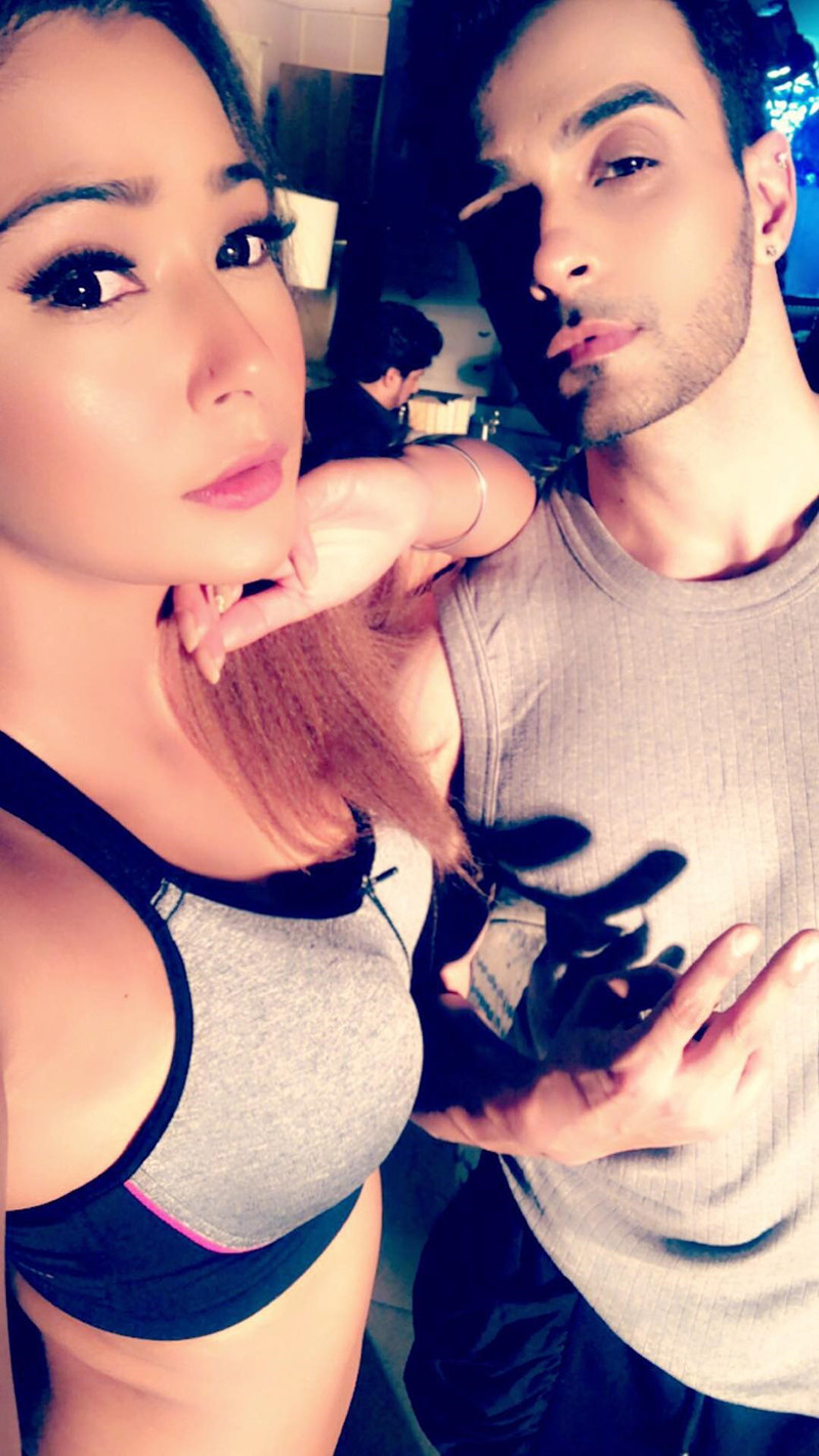 sara khan and angad hasija