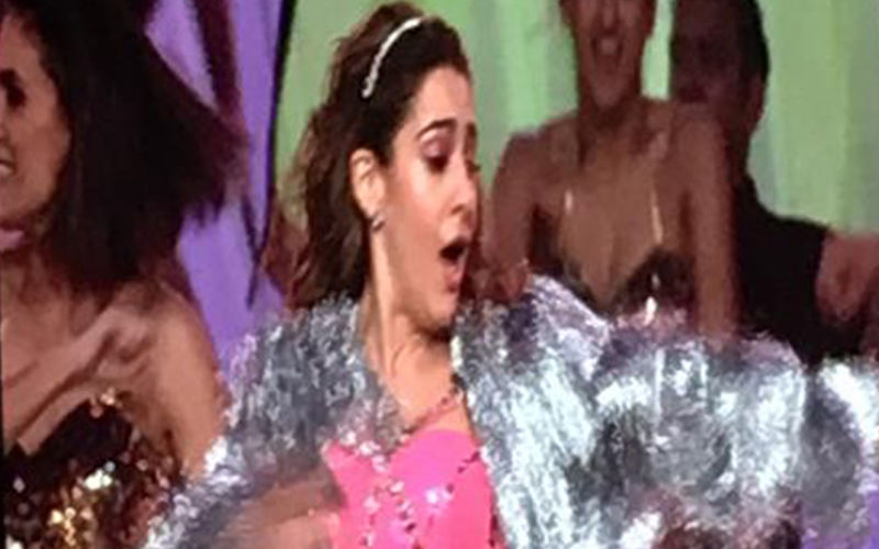 Sara Ali Khan's Performance At IIFA Awards 2019: Debutant Takes Cue From Papa Saif Ali Khan; Does Ole Ole On Stage