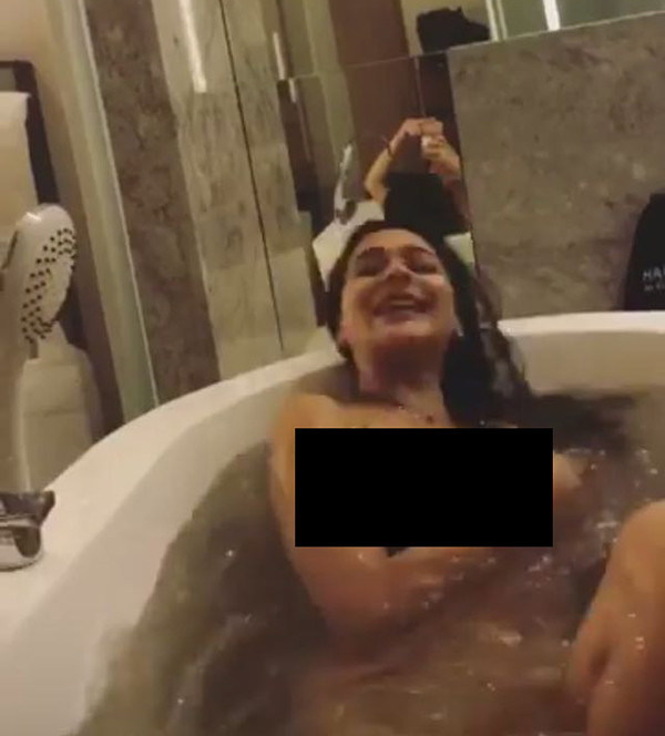 sara khan in bath tub