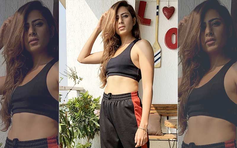 Sargun Mehta Ups Mercury Level, Flaunts Drool-Worthy Abs