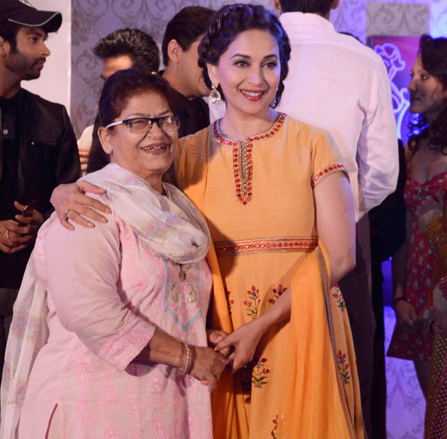 saroj khan with madhuri dixit