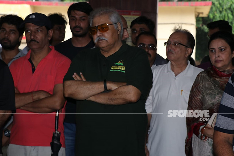 satish shah at the funeral