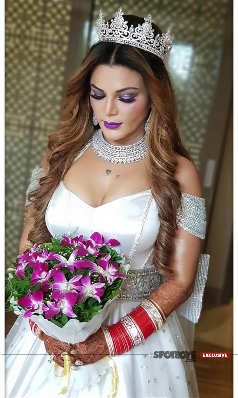 Rakhi Sawant Divulges Motherhood Plans; Says, "I Want To Have A Baby In