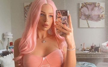 Kate Moss' Sister Lottie Moss Calls Herself A 'COVID Super-Spreader' As She Kisses Her Girl Pals Tongue To Tongue In An Instagram Live Video
