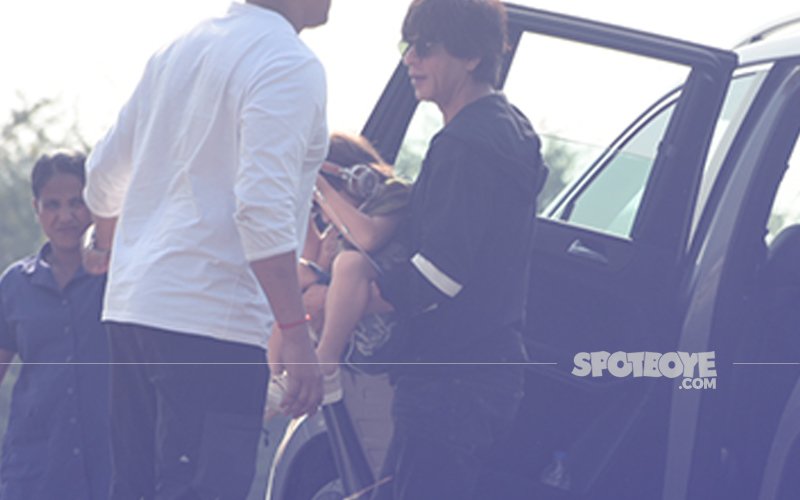 Shah Rukh Khan & AbRam Take The Helicopter From Alibaug After Birthday Celebrations