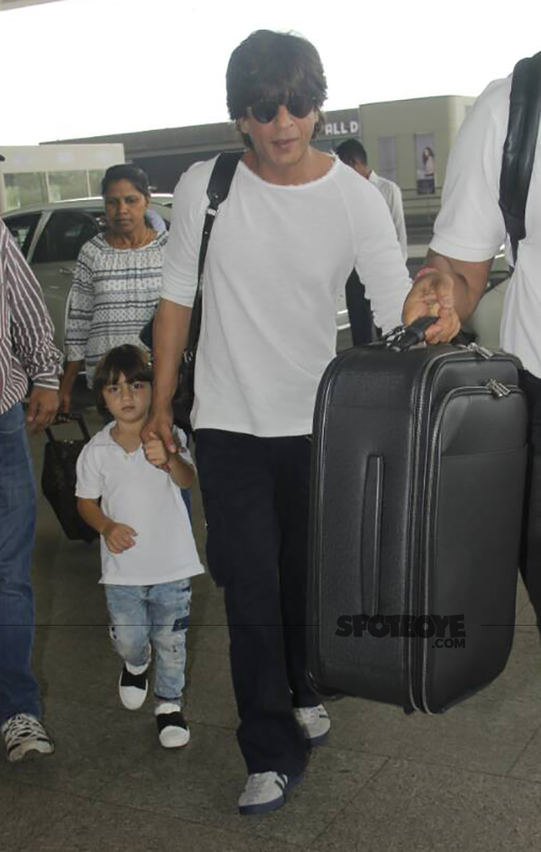 srk and abram missed their flight at the airport