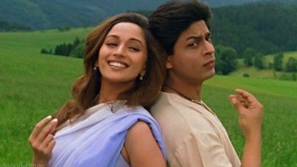 shah rukh khan and madhuri dixit in a still from dil to pagal hai