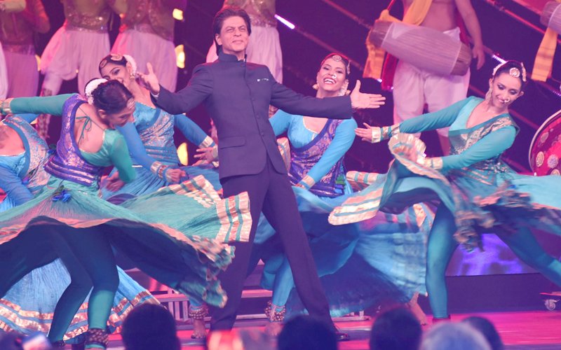 Shah Rukh Khan Rocks The Stage At IFFI With A Medley Of His Most Loved Songs