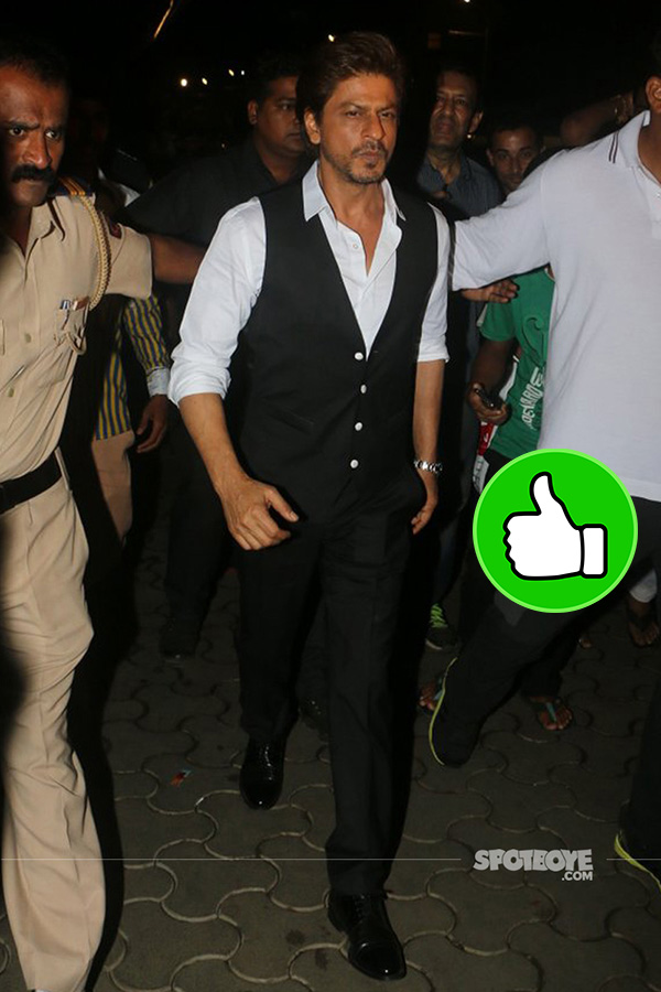 shah rukh khan snapped at tubelight screening