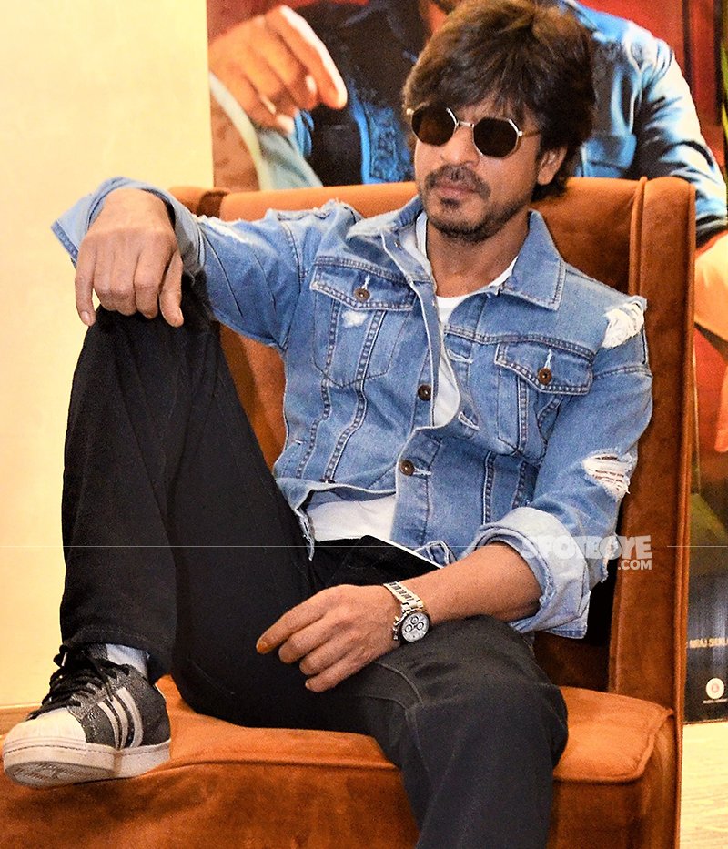 shah rukh khan poses for a photo shoot