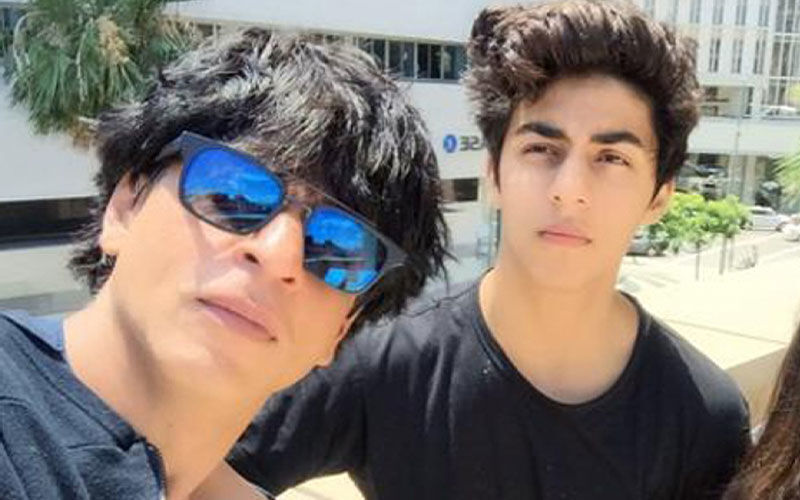 Amid Aryan Khan’s Arrest, Shah Rukh Khan’s Fans Leave A Placard Of Support Outside Mannat; Say ‘We Stand By You King'