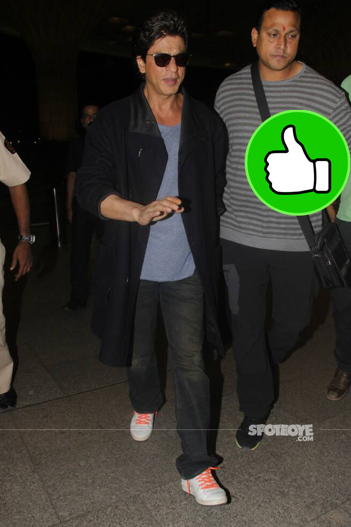 shah rukh khan spotted at the airport