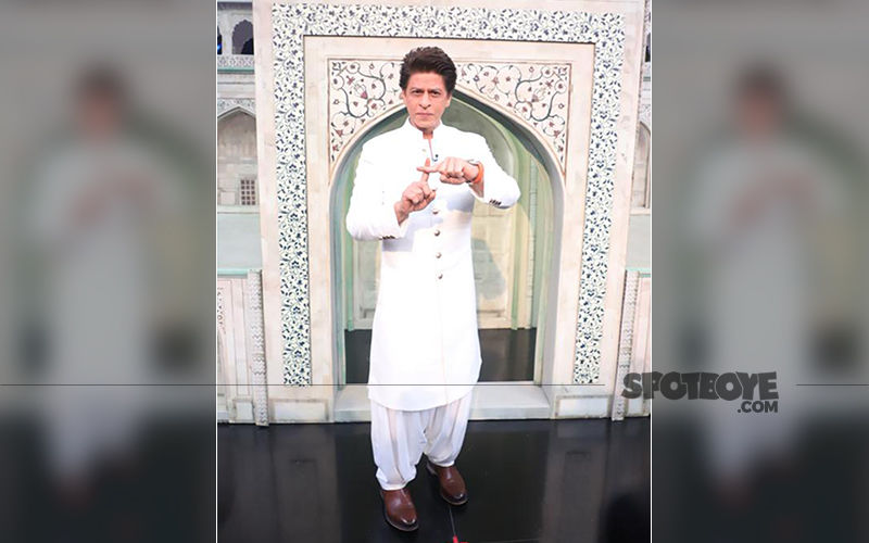 Shah Rukh Khan Takes Us Back To His Mast Kalandar Days In White Sherwani As He Shows Up On Dance Plus Sets - PICS