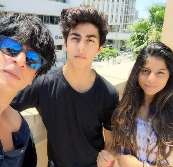 shah rukh khan with aryan and suhana