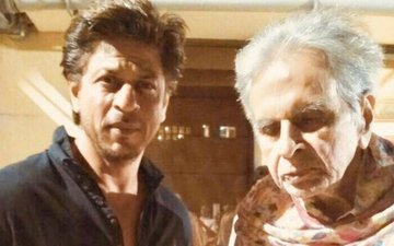 Pic: दिलीप कुमार से मिलने पहुंचे उनके मुंह बोले बेटे शाहरुख़ खान