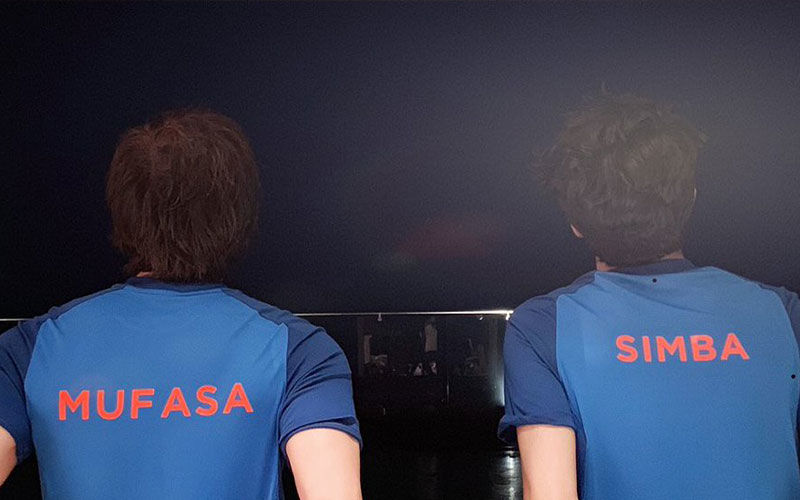 Shah Rukh Khan And Son Aryan Are Ready For India Vs Pak World Cup Match “With The Spirit Of Father’s Day”