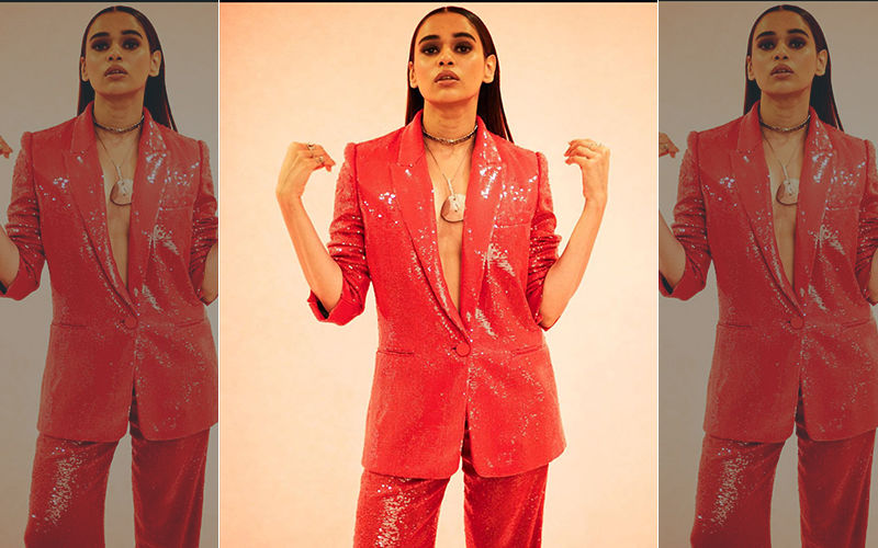 Shalmali 's Hot Red Dazzling Attire For IIFA Award 2019 Flaunts Just Enough To Make You Swoon