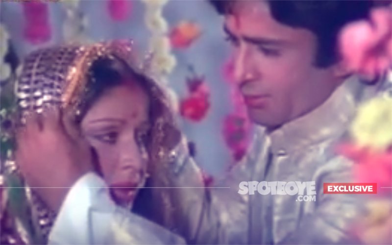 Raakhee Gets Tearful On News Of Shashi Kapoor's Demise, Requests To Be Left Alone