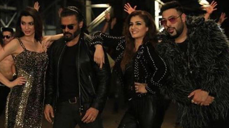 Sheher Ki Ladki Song, Khandaani Shafakhana: Suniel Shetty-Raveena Tandon Return To Groove To This Remixed Version Of Their 90’s Track