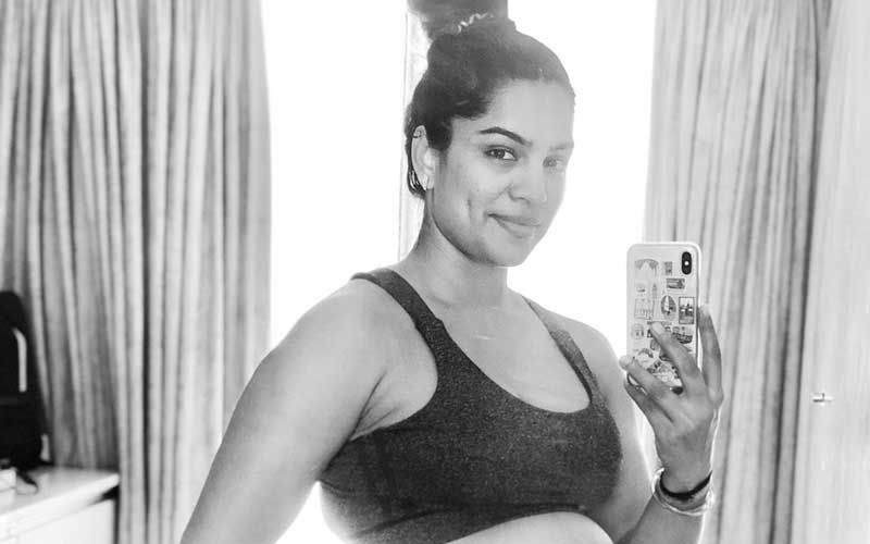 Heavily Pregnant Shikha Singh Flaunting Her Baby Bump In This Monochromatic Picture Will Melt Your Heart