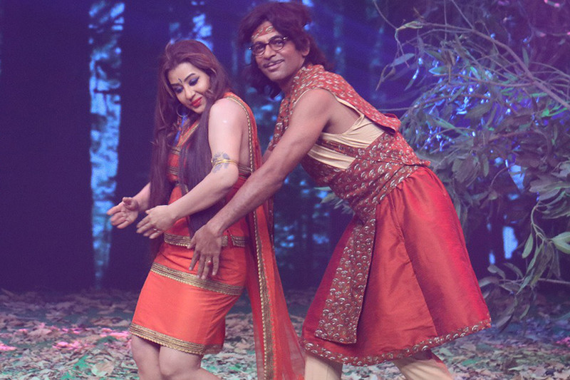 shilpa shinde and sunil grover in jio dhan dhana dhan