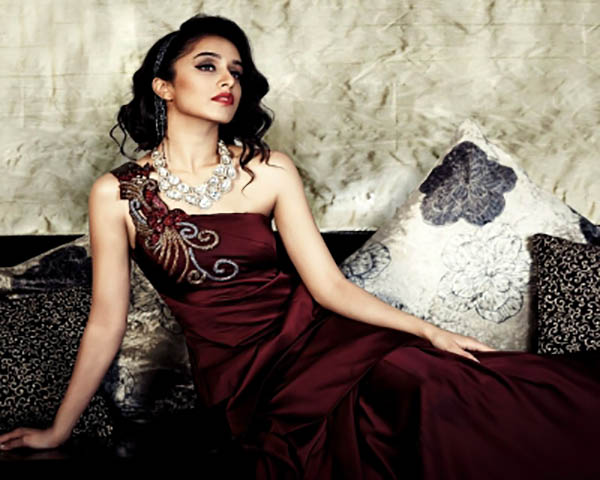 shraddha kapoor looks glamorous in a photo shoot