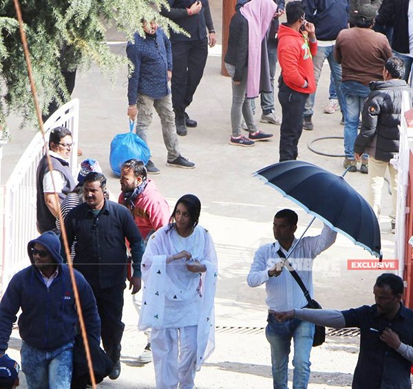 shraddha kapoor spotted at the set of batti gul meter chalu