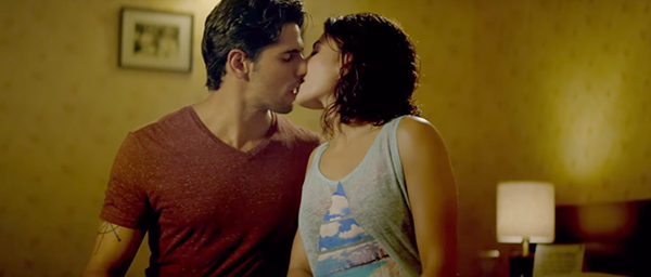 sidharth malhotra jacqueline fernandez in gentleman smooching