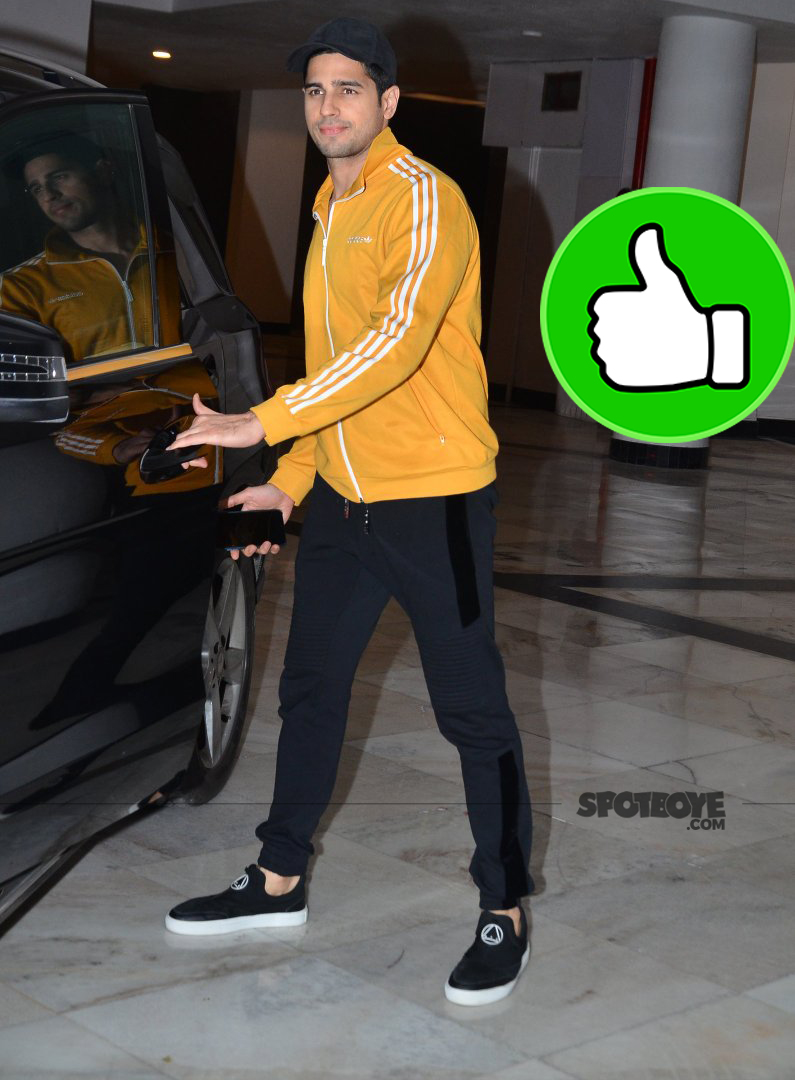 sidharth malhotra snapped outside karan johar house