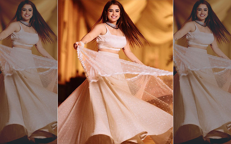 Simi Chahal Flaunting Her Dress In A New Photoshoot, Looking So Adorable