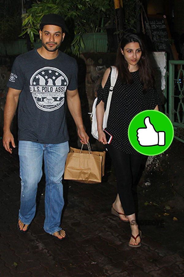 soha ali khan and kunal kemmu outside a restaurant in bandra