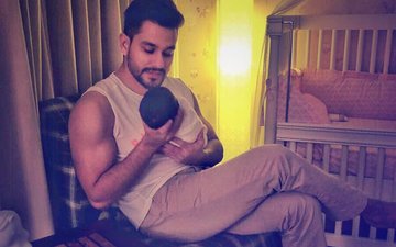 Soha Ali Khan Shares An Adorable Picture Of Baby Inaaya Naumi In Kunal Kemmu's Arms