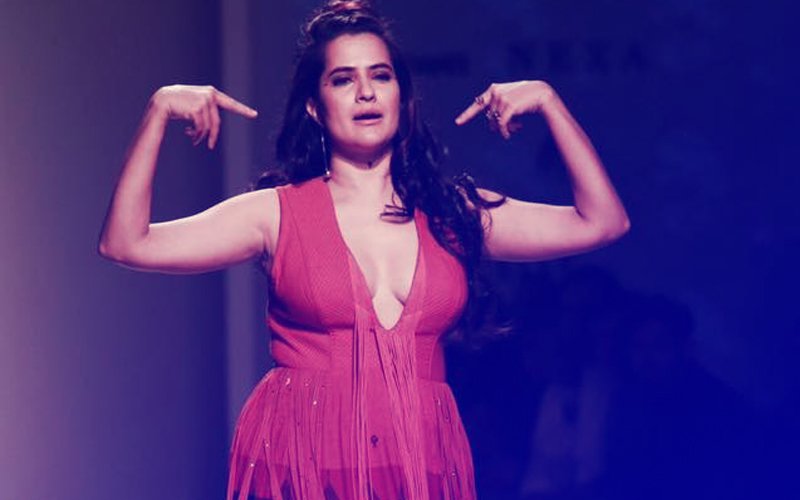 ‘Chal Hatt’, Tells Sona Mohapatra To A Troll Who Called Her A FLOP Singer!