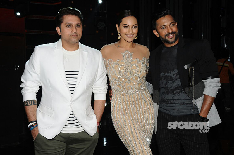 sonakshi sinha with the co judges