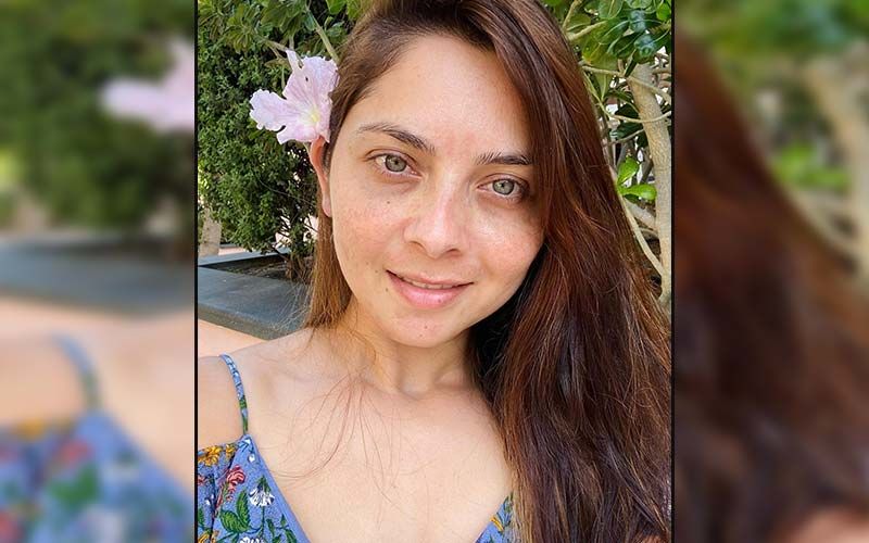 Sonalee Kulkarni Shares The Vaccine Booth Picture Of Her Parents With Fans Appealing Netizens To Get Vaccinated