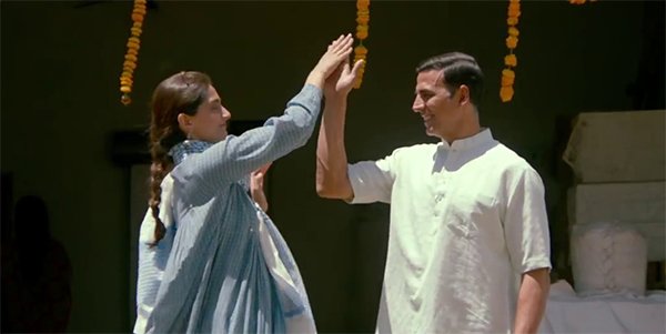 sonam and akshay in padman