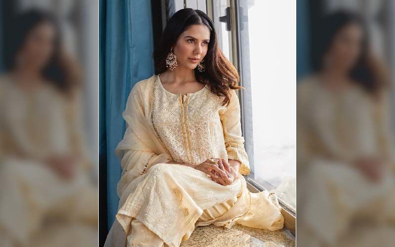 Punjabi Heroine Sonam Bajwa Xxxx - Sonam Bajwa Looks Beautiful In Cream Coloured Salwar Suit