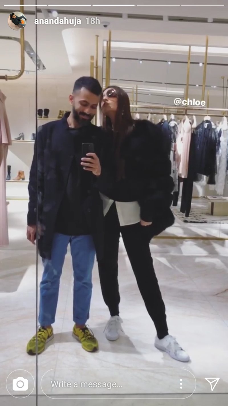 sonam kapoor anand ahuja kiss