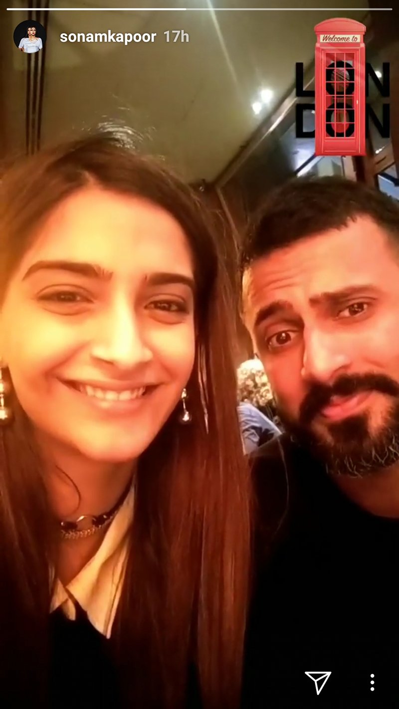 sonam kapoor anand ahuja selfie