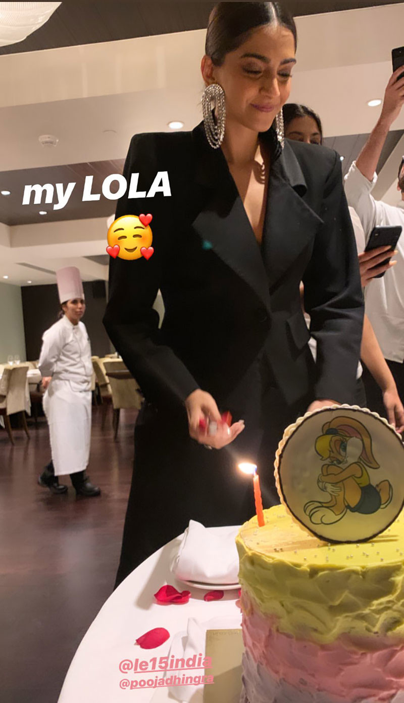 Of pretty balloons and delectable cakes! Sonam Kapoor Ahuja celebrates her  35th birthday with family in Mumbai