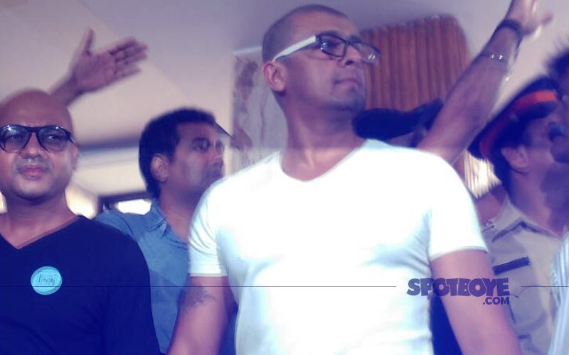 Sonu Nigam Has Done It! Goes BALD After Being Challenged By Maulavi