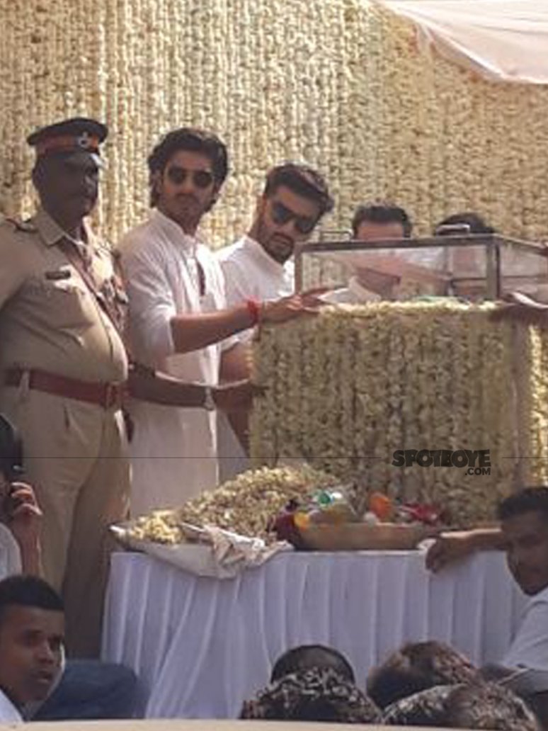 sridevi body taken to the crematorium