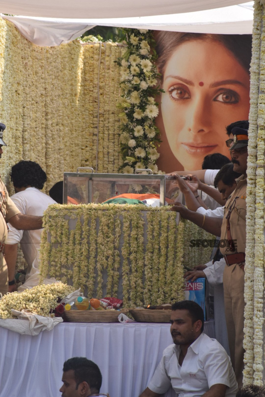 sridevi final journey in a decorated truck